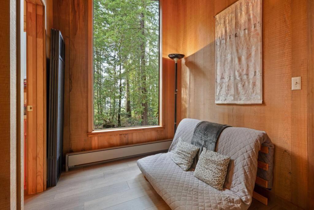 Grandma'S Cabin By The Sea Гвалала Экстерьер фото